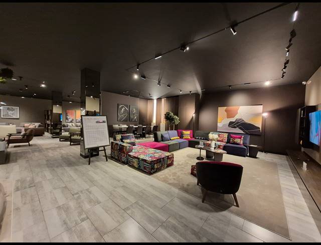 980M² SHOWROOM TO LET IN KRAMERVILLE